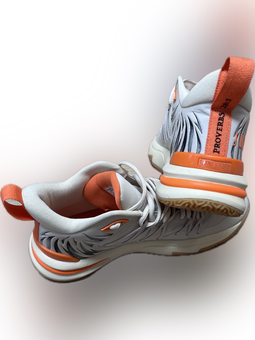 EUC Unitus Sneakers Orange Cream size 8
